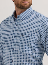 Wrangler Men's Blue/White Geometric Print Classic Button-Down Shirt