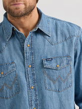 Wrangler Men's Light Wash Classic Denim Snap Western Shirt