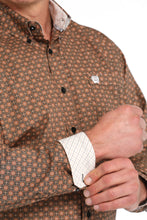 Cinch Men's Brown/Black Geometric Print Stretch Button-Down Shirt